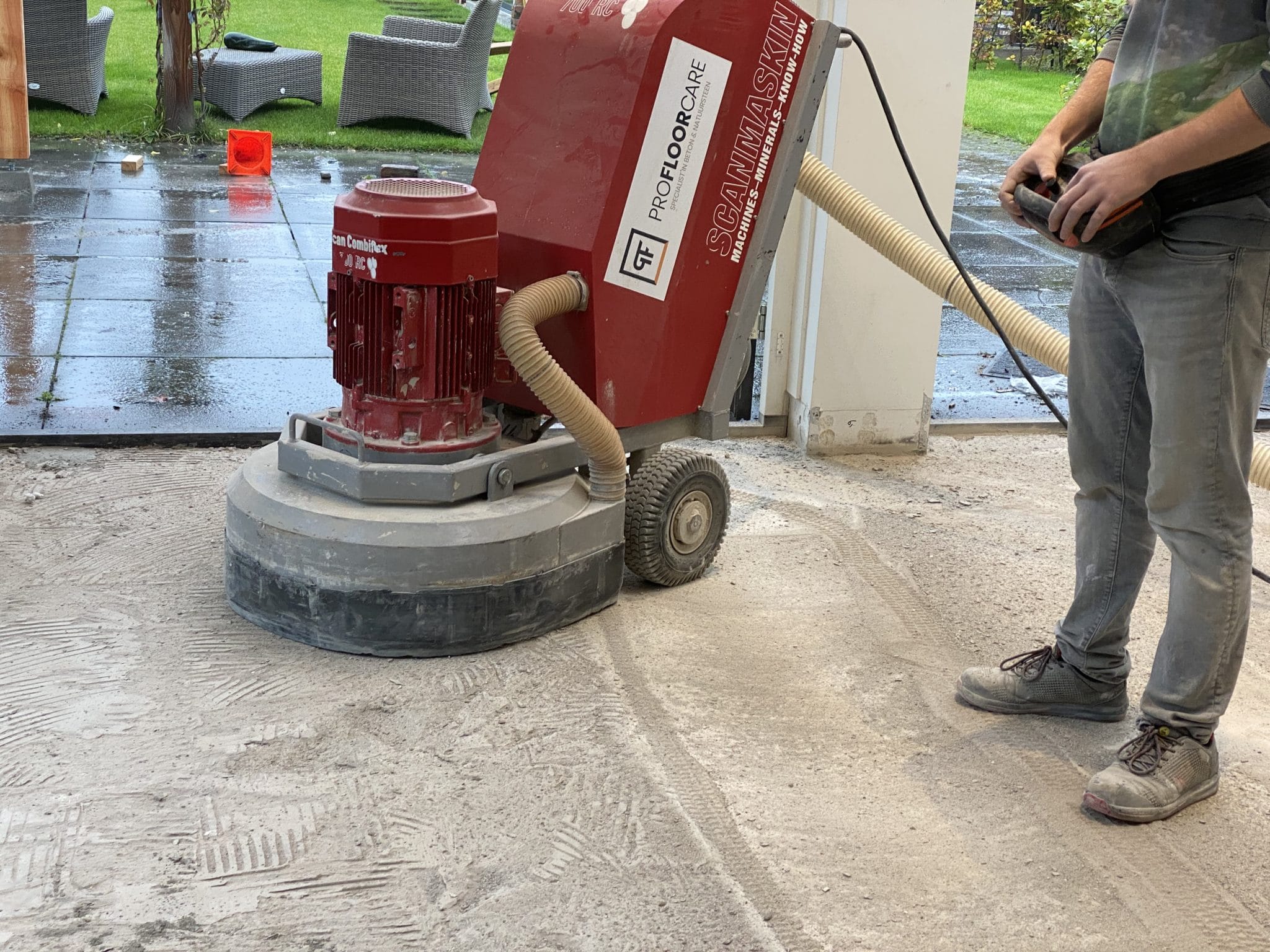 Verfresten verwijderen Verf verwijderen tegels & stenen | Pro Floor Care